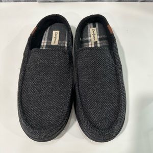 Men’s dearfoam moccasin slippers. Size 13-14